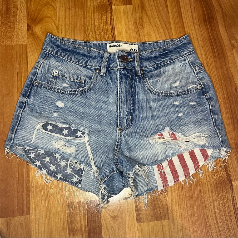 GARAGE | Distressed USA Shorts